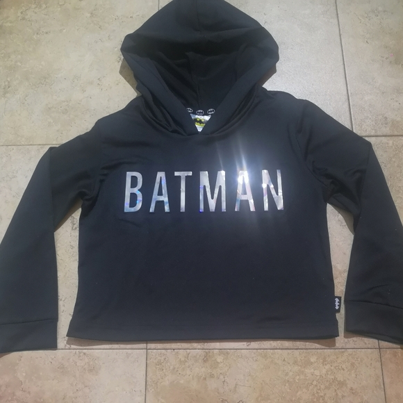 🔵 3/$30 Women's Cropped Batman Shirt - Picture 14 of 15